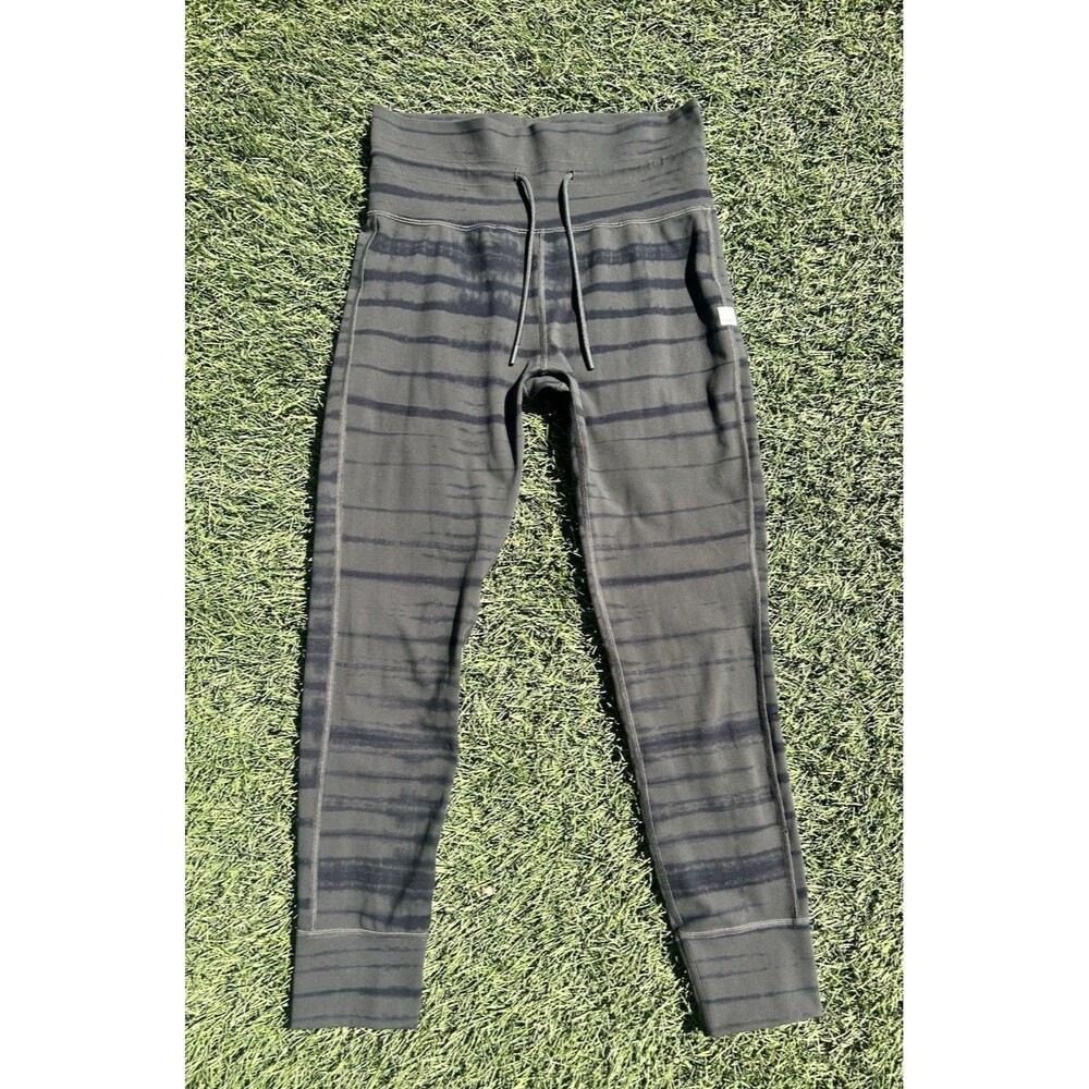 Vuori Daily Pocket Leggings Est. Small Black Gray Stripe High Rise 7/8 Crop Yoga